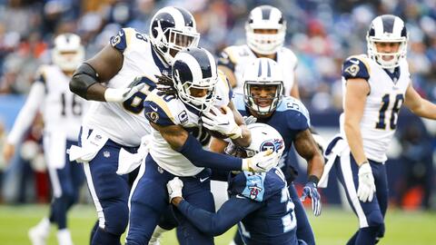 Todd Gurley despedazó a la defensiva de Titans en la primera mitad.