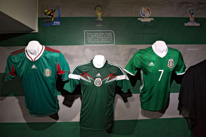 ¡Para la nostalgia!: la historia de casi un siglo del fútbol mexicano en...