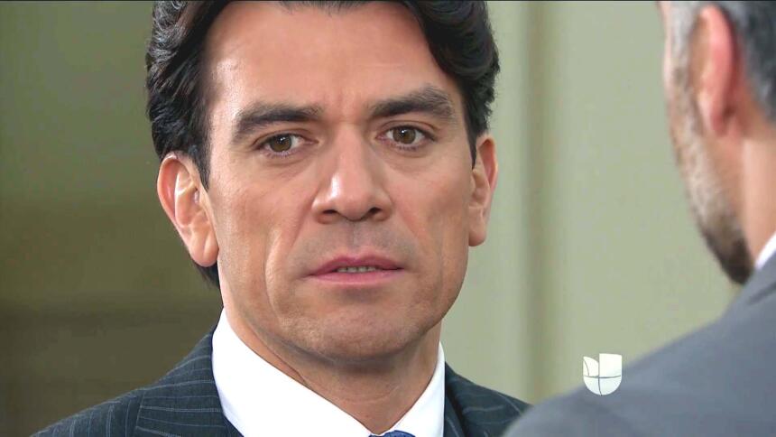 En Pasión y Poder, Arturo está muy contento porque finalmente se aclarar...