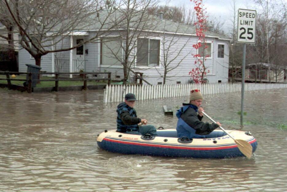 Las inundaciones de enero de 1995 obligaron a evacuar numerosas vivienda...