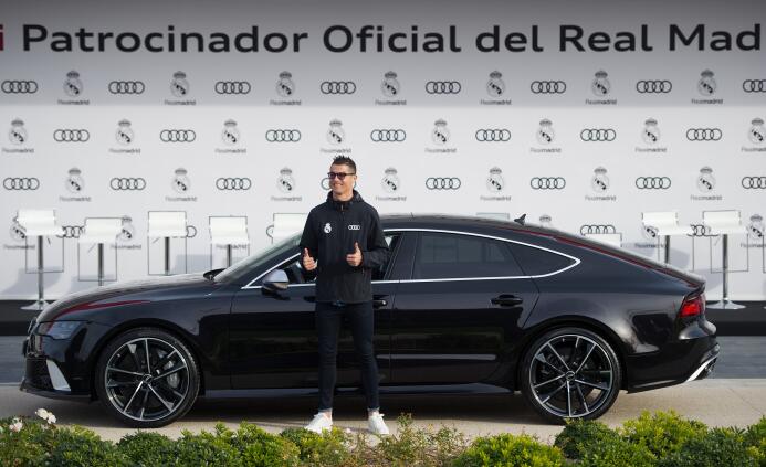 Lujo y diversión en la entrega de autos del Real Madrid gettyimages-8778...
