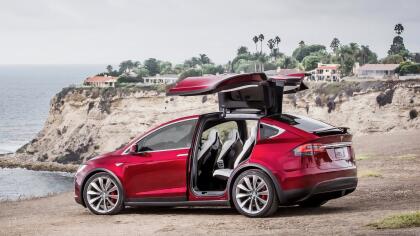 <h3 class="cms-h3-H3">2. Tesla Model X</h3><br/>Los dueños de esta SUV, el único vehículo eléctrico del ranking, reportaron problemas en los sistemas electrónicos del vehículo y en los mecanismos de la carrocería, así como inconvenientes relacionados a ruidos y fugas.