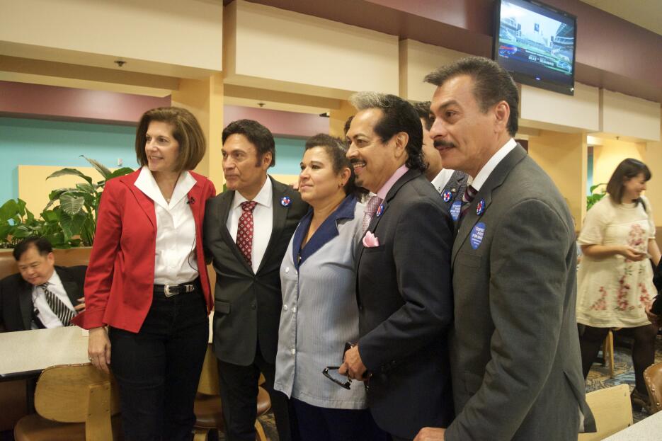 Los Tigres del Norte hacen campaña por Catherine Cortez Masto con los t...