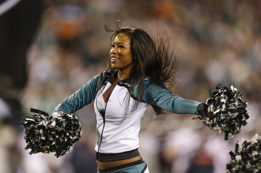 Mira quién es la porrista elegida por los Philadelphia Eagles para estar...