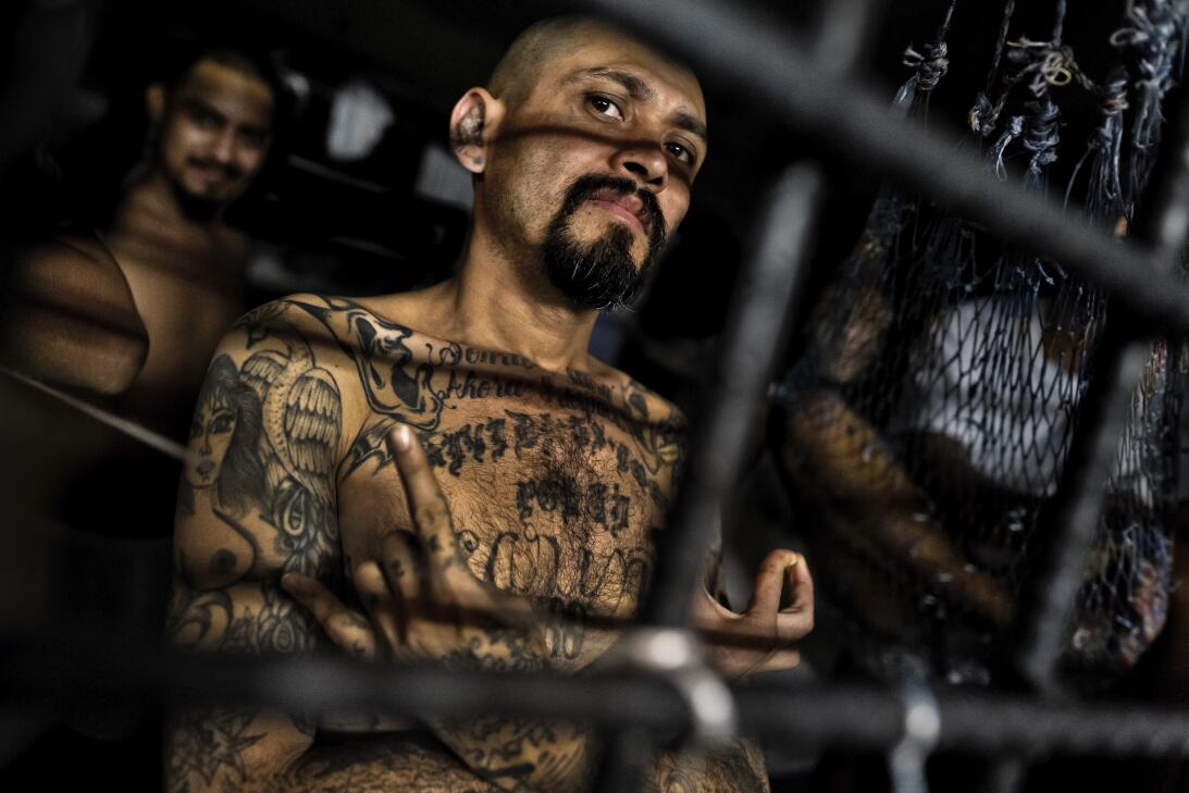 Un pandillero de la Mara Salvatrucha, una de las bandas más grandes de E...