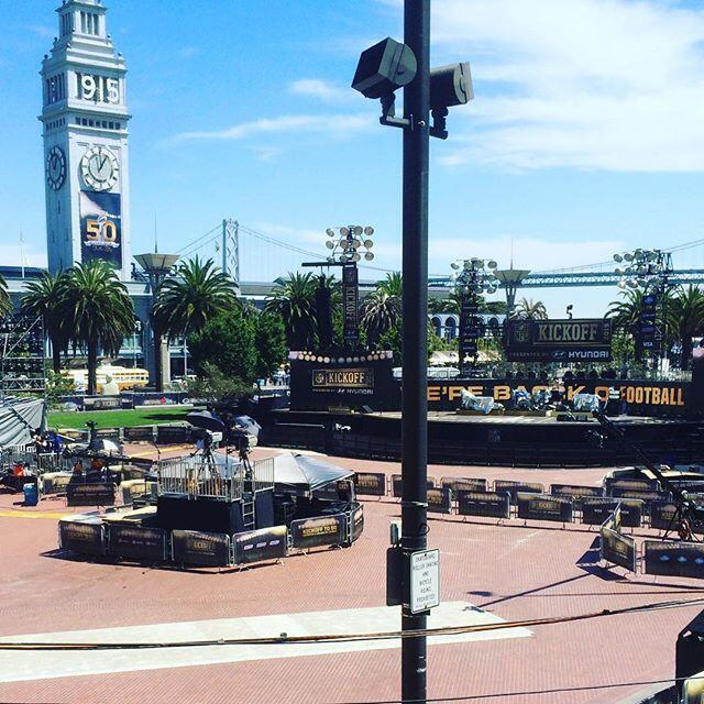 Usuarios compartieron sus fotos desde la plaza Justin Herman en San Fran...