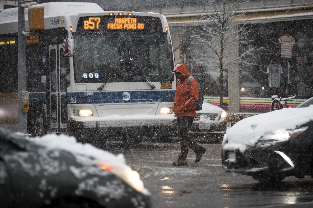Nueva York padece su quinta tormenta de nieve en un mes, algo que no es...