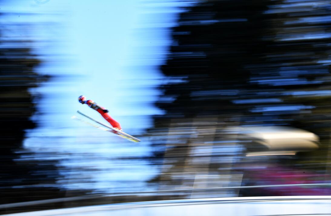 Espectáculo en el aire en la Copa Mundo de esquí en Austria GettyImages-...