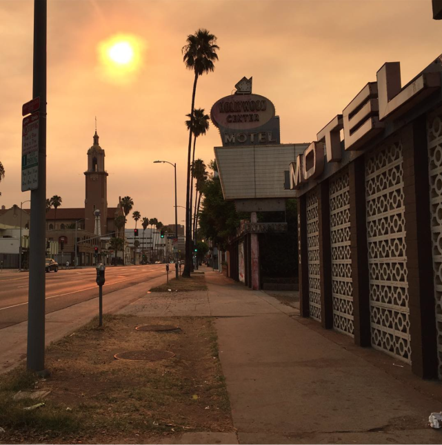 La mañana del sábado lució como un atardecer.
