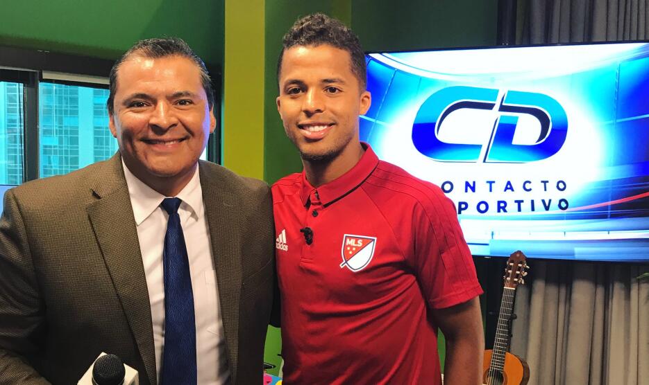 Giovani estuvo de visita en los estudios de Univision Chicago antes del...