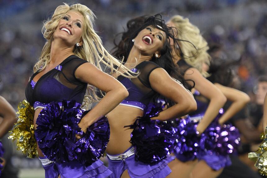 Seleccionamos estas imágenes de las bellas porristas de los Baltimore Ra...
