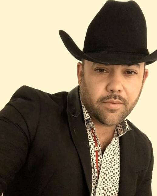 Rogelio Martínez pone en alto el género del regional mexicano con sus so...