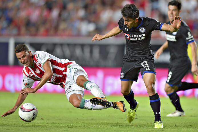 Con Barovero vestido de héroe, Necaxa y Cruz Azul reparten puntos 201708...