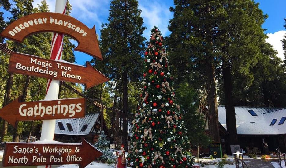 El parque temático de Santa Claus reabre en el sur de California 20 años...