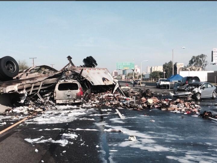 Una carrera clandestina acabó en un múltiple accidente automovilístico.