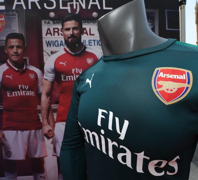 Arsenal presentó su nueva indumentaria para la temporada 2017/18 GettyIm...