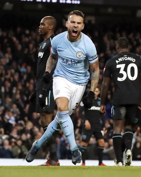 7. Nicolás Otamendi - el Valencia se quedó con 44,6 millones de euros cu...