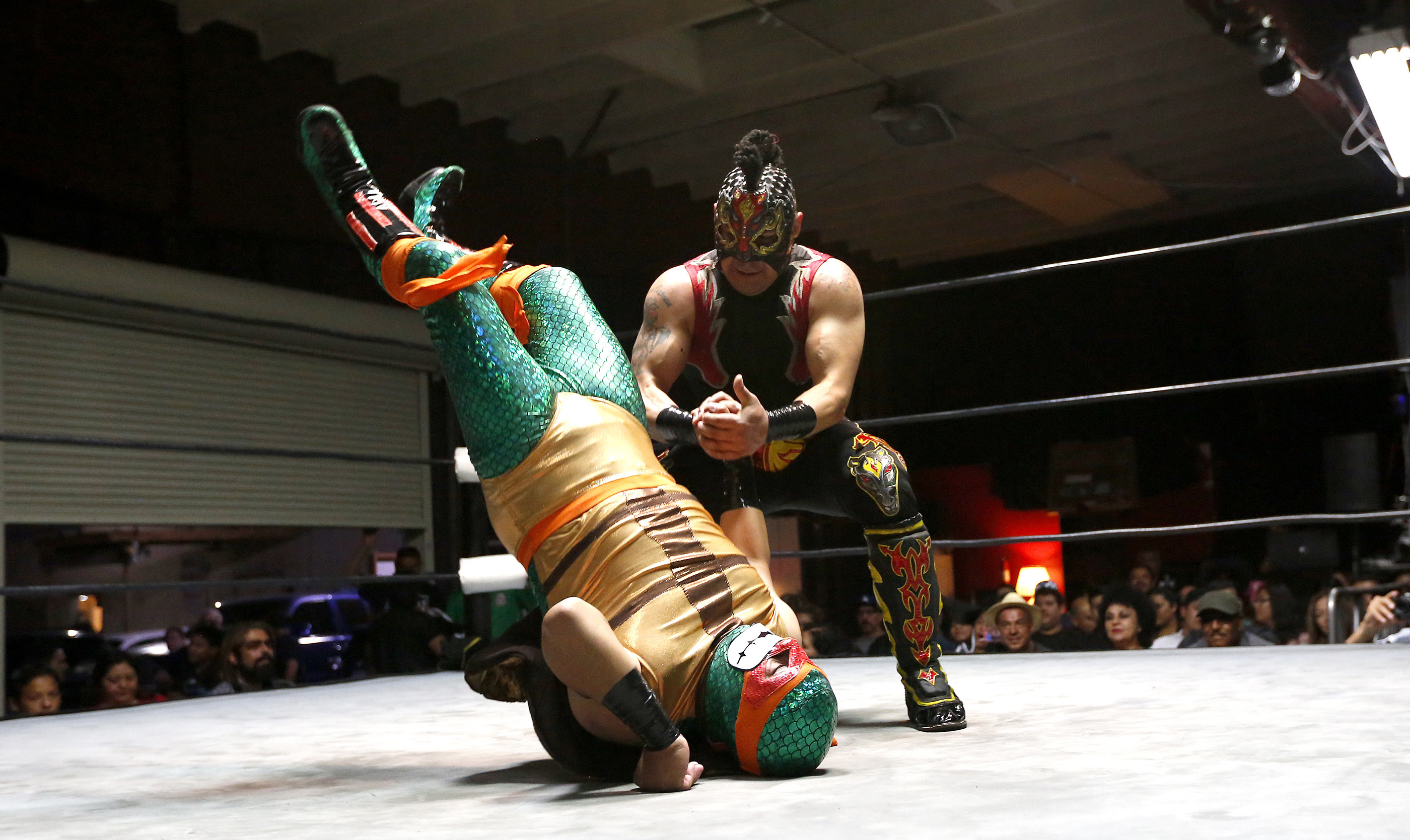 Así es un espectáculo de lucha libre mexicana en Los Ángeles